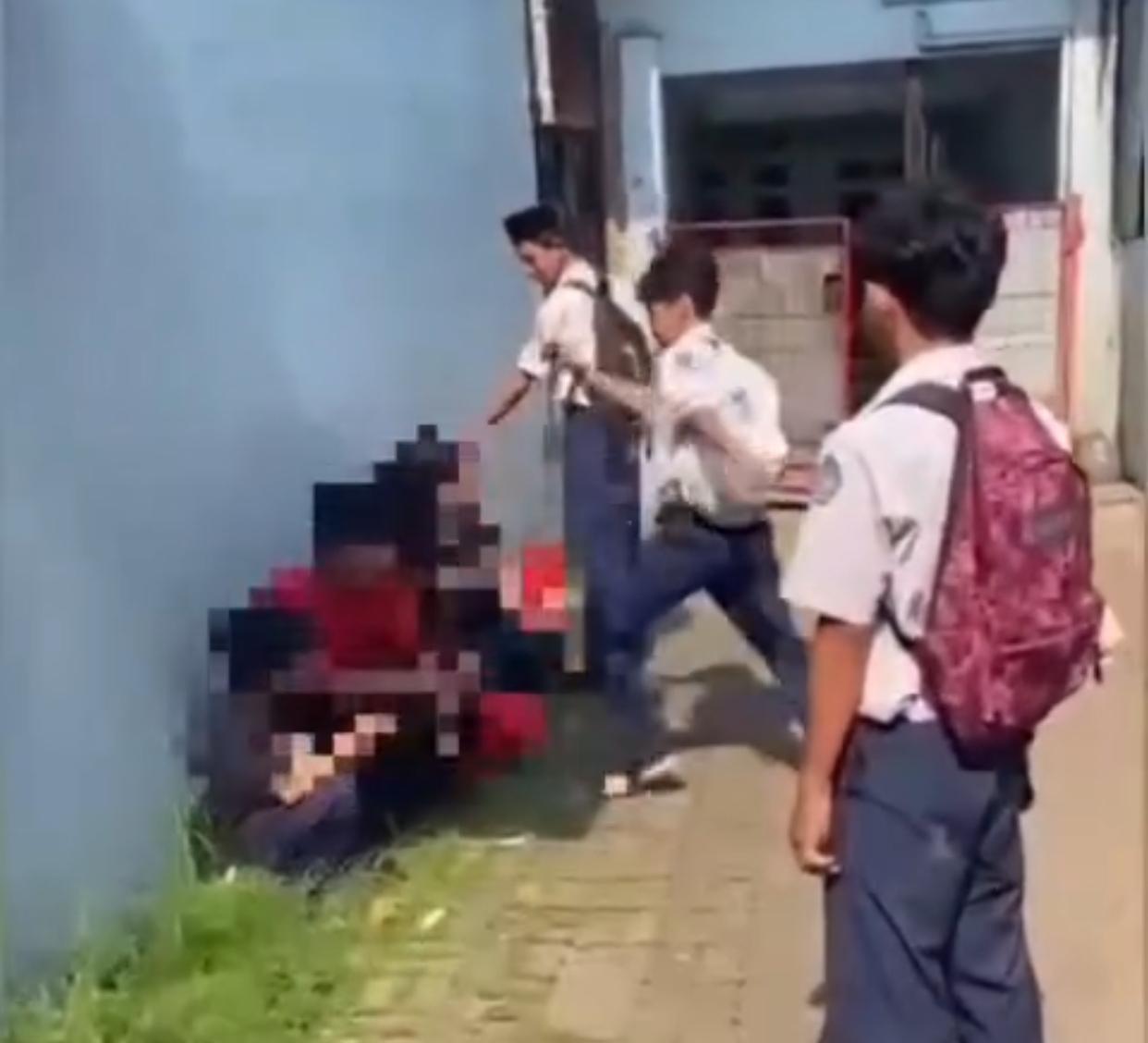 Kabupaten Bekasi - Perundungan brutal antar pelajar SMP di wilayah Tambun, Kabupaten Bekasi. Foto: ist