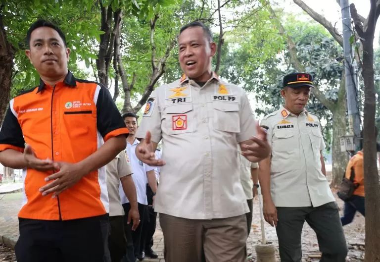 Kota Bekasi - Wali Kota Bekasi Tri Adhianto memastikan, wajah baru Alun-Alun M. Hasibuan akan menjadi ikon baru Kota Bekasi, bukan sekadar taman biasa. Foto: Gobekasi.id.