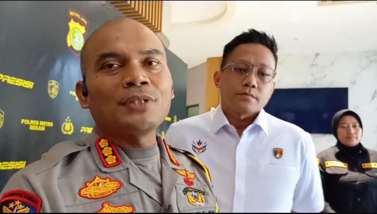 Kota Bekasi - Kapolres Metro Bekasi, Kombes Pol Mustofa, saat dimintai keterangan soal penetepan tersangka Dirus Perumda Tirta Bhagasasi terkait dugaan penipuan dan penggelapan, Senin (20/10/2025). Foto: Ist/Gobekasi.id.