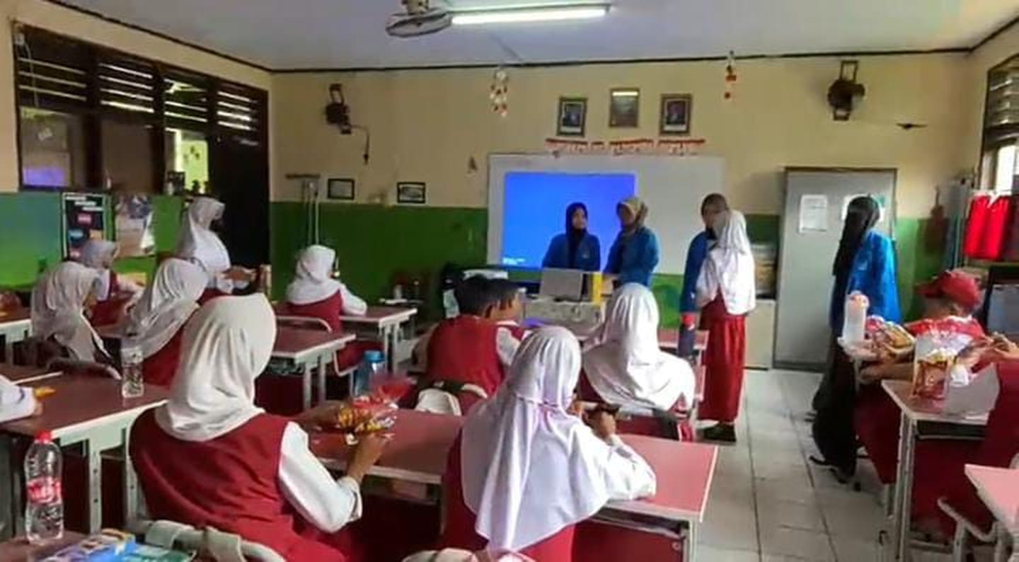 Kota Bekasi - Mahasiswa Universitas Bina Sarana Informatika (UBSI) Jatiwaringin menggelar kegiatan sosialisasi bertajuk “Kompak Itu Asyik: Implementasi Nilai-Nilai Persatuan Indonesia melalui Kegiatan Edukatif.”