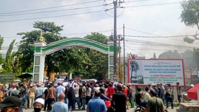 Kabupaten Bekasi - Gejolak penertiban lahan di Jatimulya, Kabupaten Bekasi, Rabu (22/10/2025). Foto: Ist/Gobekasi.id.