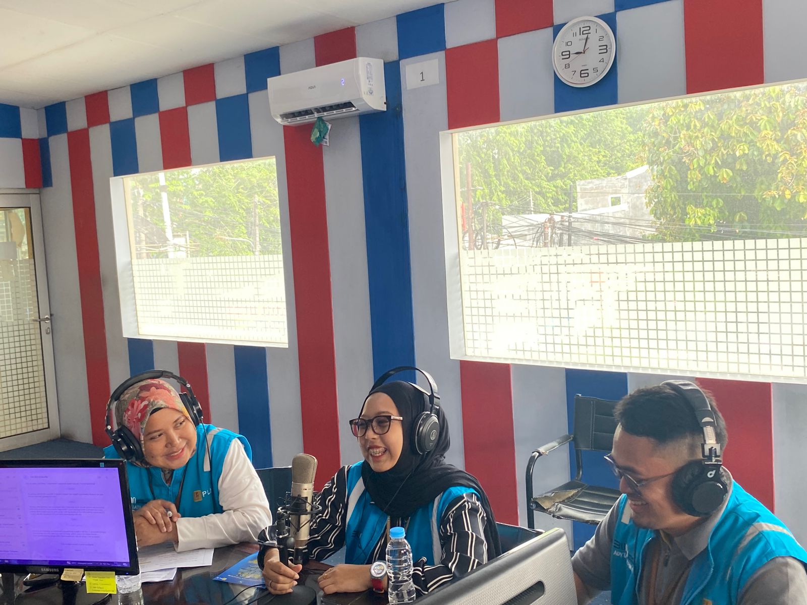 Kota Bekasi -PT PLN (Persero) Unit Pelaksana Pelayanan Pelanggan (UP3) Bekasi Live Talk Show di Radio Elgangga 100.3 FM bertema “Keselamatan Ketenagalistrikan dan Promo OOTD PLN” yang berlangsung interaktif dan informatif. Foto: Ist/Gobekasi.id.