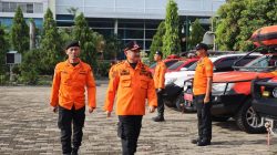 Kota Bekasi - Wakil Wali Kota Bekasi, Abdul Harris Bobihoe mengikuti Apel Kesiapsiagaan dan Latihan SAR di Plaza Pemkot Bekasi. Foto: Ist/Gobekasi.id.