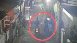 Kota Bekasi - CCTV sepeda motor milik anggota Polri di Bekasi Timur, Kota Bekasi, raib digasak maling. Foto: Ist/Gobekasi.id.