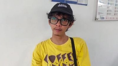 Kabupaten Bekasi - Adit Candra (26), menceritakan momen tegang saat kereta Purwojaya yang anjlok di Stasiun Kedunggedeh, Kabupaten Bekasi, Sabtu (25/10/2025). Foto: Ist/Gobekasi.id.