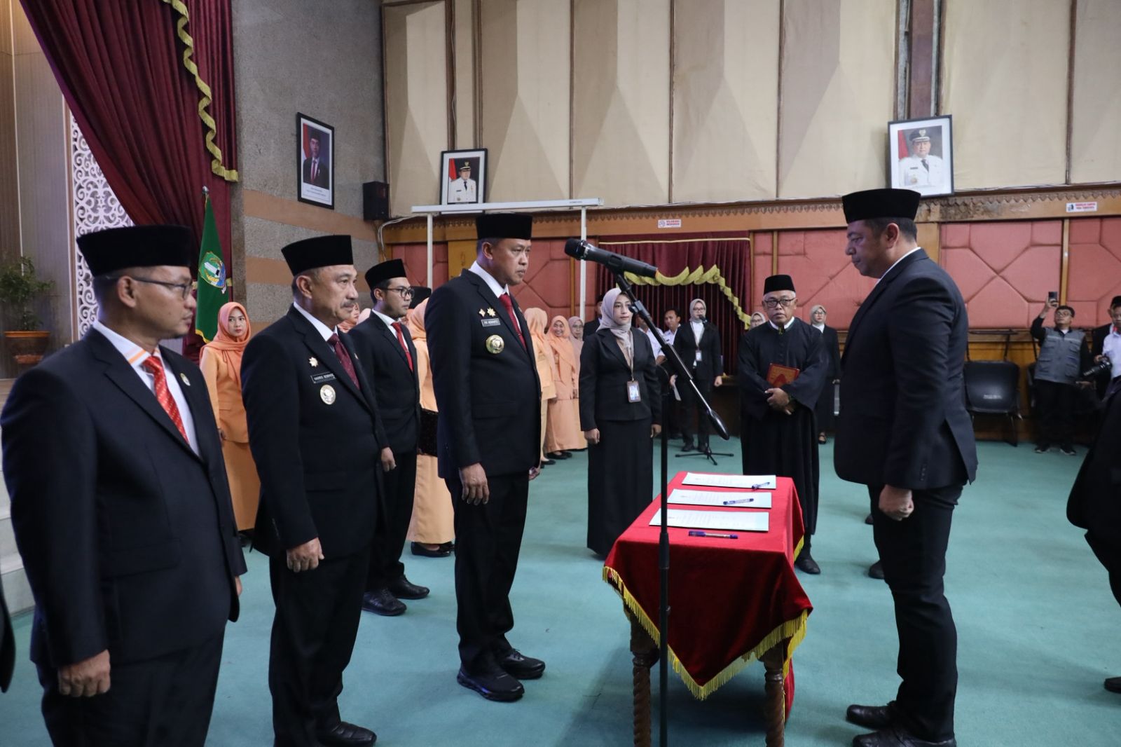 Kota Bekasi - Wali Kota Bekasi, Tri Adhianto melakukan mutasi massal pejabat di lingkungan Pemerintah Kota Bekasi, Rabu (29/10/2025). Foto: Ist/Gobekasi.id.