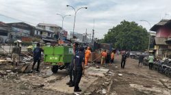 Kabupaten Bekasi - Pembongkaran bangunan lama Pasar Cikarang yang berlokasi di depan Ramayana, Cikarang Utara, Selasa (28/10/2025). Foto: Ist/Gobekasi.id.