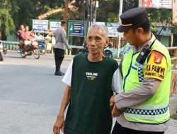 Dikira Pengemis, Ternyata Kakek Ini Nyasar dari Surabaya ke Bekasi