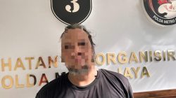 Kota Bekasi - Pelaku pengedar sabu 1 kg diringkus Direktorat Reserse Narkoba Polda Metro Jaya saat beraksi di Jatiwaringin, Pondok Gede, Kota Bekasi. Foto: Ist/Gobekasi.id.