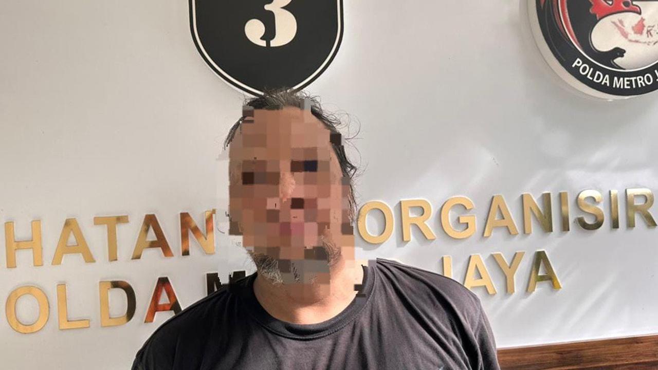 Kota Bekasi - Pelaku pengedar sabu 1 kg diringkus Direktorat Reserse Narkoba Polda Metro Jaya saat beraksi di Jatiwaringin, Pondok Gede, Kota Bekasi. Foto: Ist/Gobekasi.id.