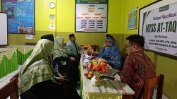 Kota Bekasi -Tim Para asesor saat melakukan kunjungan penilaian akreditasi di salah satu sekolah. Foto: Ist/Gobekasi.id.