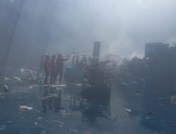 Pabrik Pengolahan Limbah di Bantargebang Ludes Terbakar, Delapan Mobil Damkar Dikerahkan