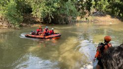 Tiga Bocah Hilang Terseret Arus, Tim SAR Sisir Kali Cikarang