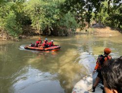 Tiga Bocah Hilang Terseret Arus, Tim SAR Sisir Kali Cikarang