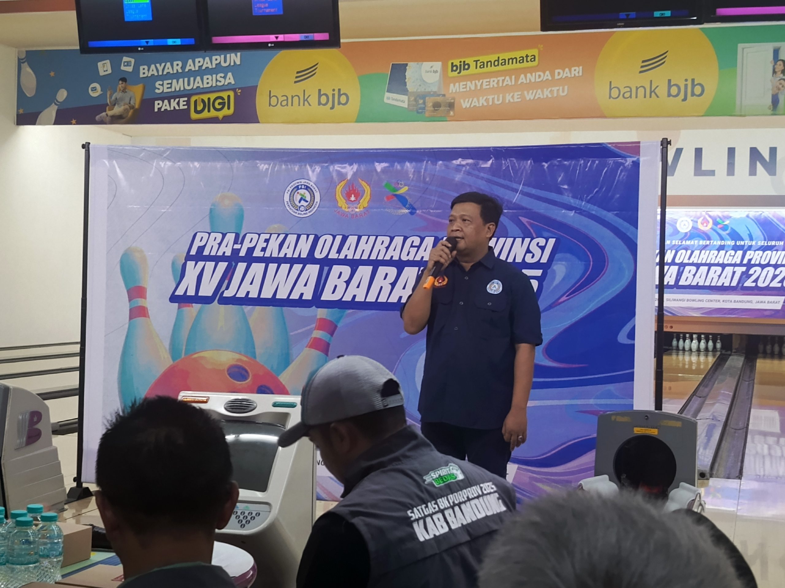 Kota Bekasi - Ketua Panitia Pra-Pekan Olahraga Provinsi Jawa Barat 2025, saat memberikan sambutan dalam pembukaan untuk cabang olahraga bowling resmi bergulir di Siliwangi Bowling Center, Kota Bandung, Minggu (16/11/2025). Foto: Gobekasi.id.