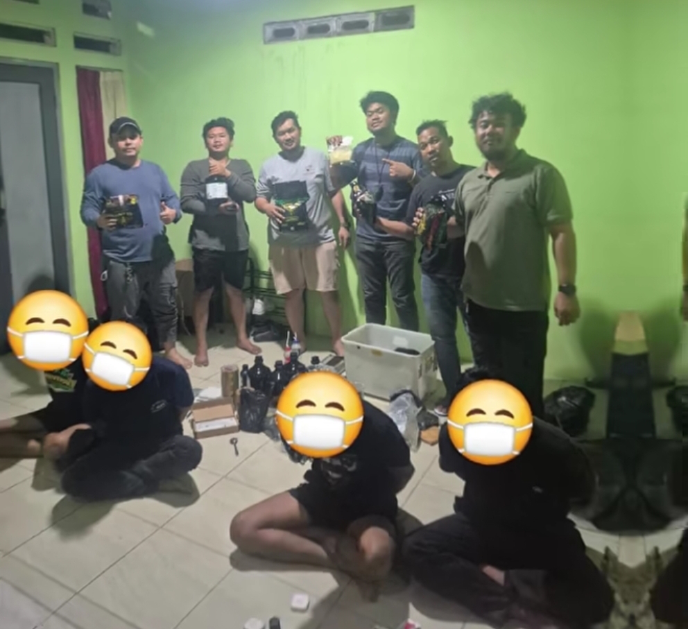 Kabupaten Bekasi - Satuan Reserse Narkoba Polres Metro Bekasi membongkar jaringan pengedar tembakau sintetis di wilayah Babelan, Kabupaten Bekasi. Foto: Ist/Gobekasi.id.