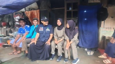 Kota Bekasi - Mensos Gus Ipul mengunjungi komunitas pemulung di kawasan Bantar Gebang, Kota Bekasi, Sabtu (1/11/2025). Foto: Septian/Gobekasi.id.