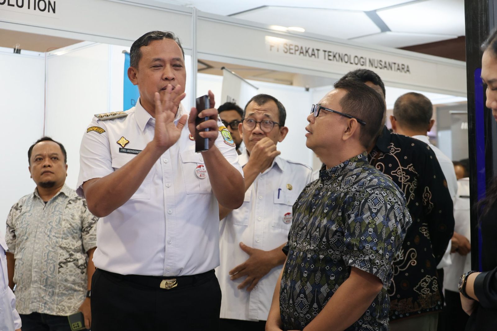 Kota Bekasi - Wali Kota Bekasi, Tri Adhianto, saat menghadiri kegiatan Business Matching Bekasi di Revo Mall, Rabu (5/11/2025). Foto: Ist/Gobekasi.id.