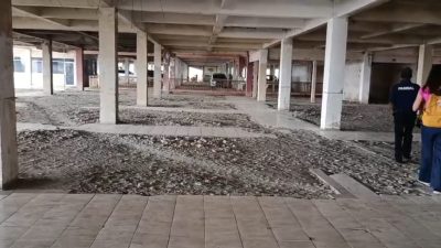 Kota Bekasi - Penampakan lantai atas yang banyak ditemukan alat kontrasepsi di Pasar Babelan, Selasa (11/11/2025). Foto: Ist/Gobekasi.id.