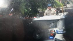 Kota Bekasi - Presiden Prabowo Subianto mendatangi SMPN 4 Kota Bekasi disambut dengan meriah oleh siswa dan warga. Kedatangannya untuk meluncurkan secara perdana Smartboard untuk mendukung Kegiatan Mengejar secara digital, Senin (17/11/2025). Foto: Septian/Gobekasi.id.