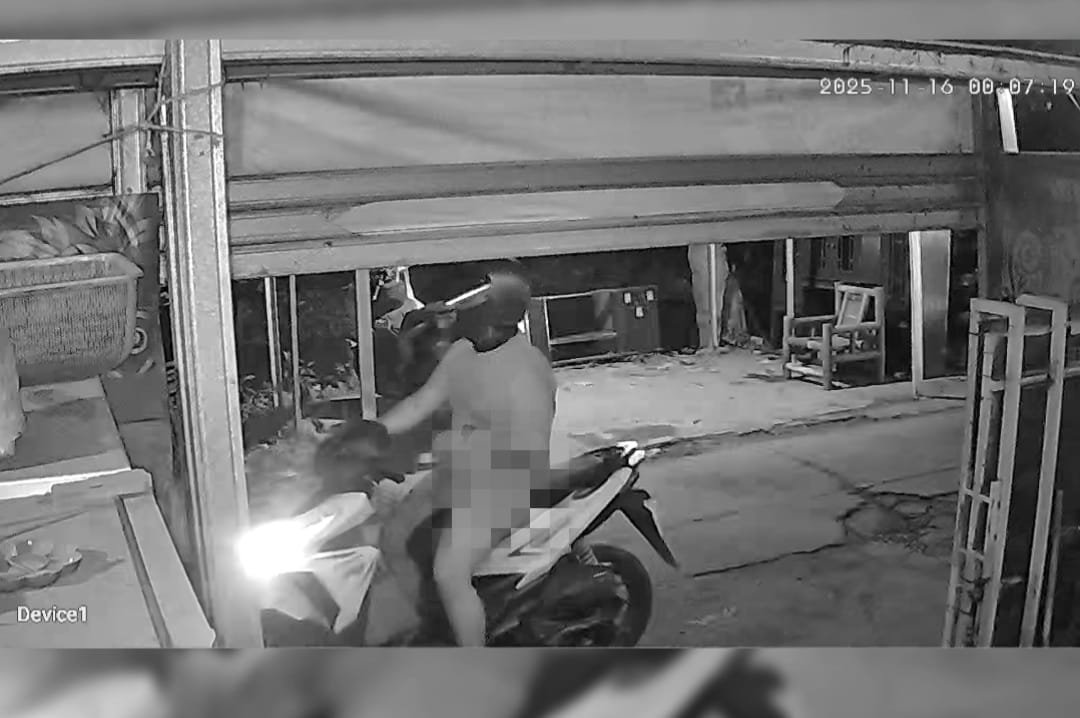Kabupaten Bekasi - Tangkapan layar CCTV seorang pria berbuat tindakan asusila di ruang publik, Tambun, Kabupaten Bekasi.
