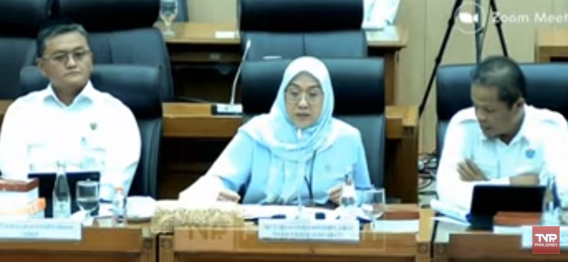 Jakarta - DPR RI melakukan RDP dan RDPU dengan Kementerian Lingkungan Hidup, Deputi Gakkum hingga 2 perusahaan pengelolan limbah asal Bekasi. (Tangkapan layar TV Parlemen)