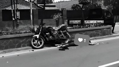 Kabupaten Bekasi - Pemotor tewas ditempat di Jalan Gatot Subroto, Desa Tanjungsari, Kecamatan Cikarang Utara, Kabupaten Bekasi, Rabu (19/11/2025).  Foto: Ist/Gobekasi.id.
