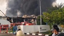 11 Unit Damkar Dikerahkan Padamkan Kebakaran Pabrik Tekstil di Cikarang 
