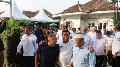 Kota Bekasi - Wali Kota Bekasi, Tri Adhianto, hadir dalam komitmen kemitraan dengan PT Kereta Api Indonesia (KAI) untuk memperkuat transportasi publik berbasis rel di Jawa Barat. Foto: Ist/Gobekasi.id.