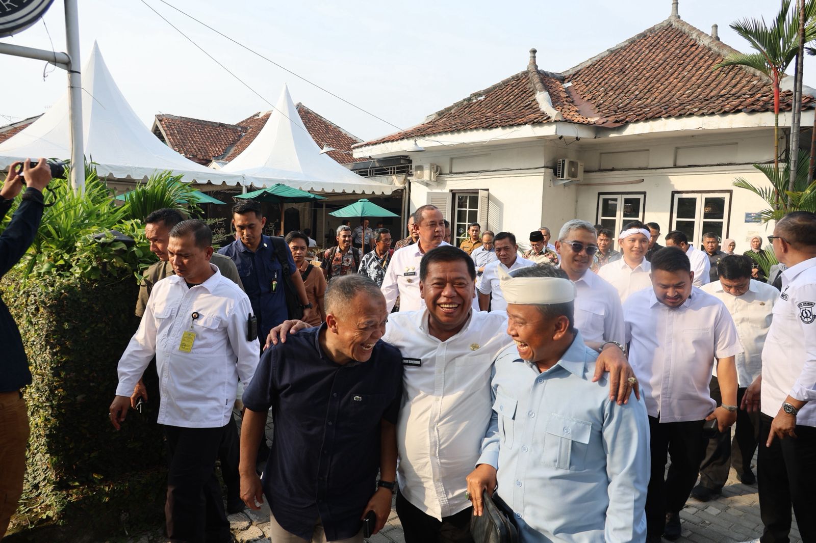 Kota Bekasi - Wali Kota Bekasi, Tri Adhianto, hadir dalam komitmen kemitraan dengan PT Kereta Api Indonesia (KAI) untuk memperkuat transportasi publik berbasis rel di Jawa Barat. Foto: Ist/Gobekasi.id.