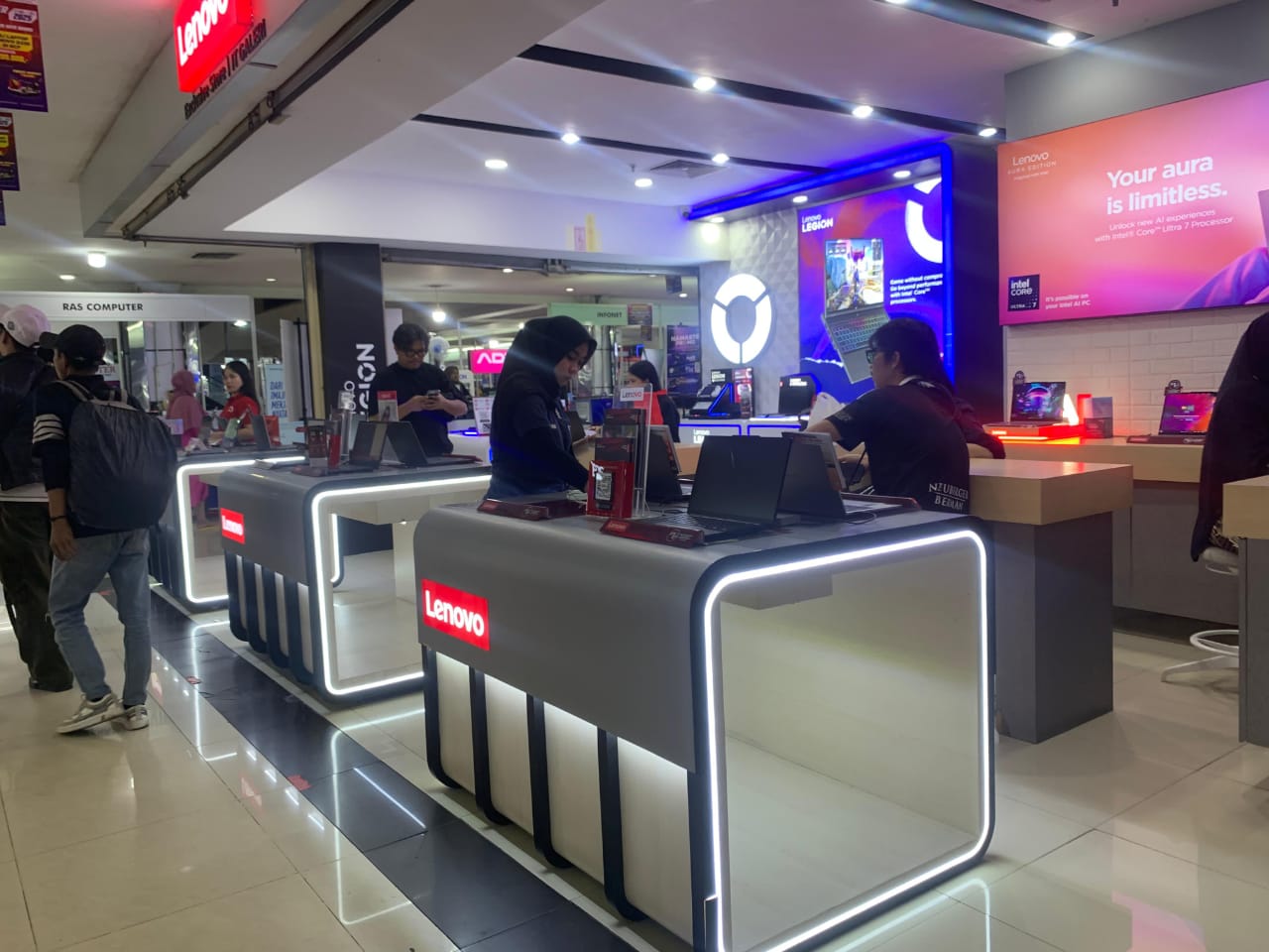 Kota Bekasi - Pameran yang diselenggarakan PT Catur Anugrah tersebut berlangsung pada 27 November hingga 7 Desember 2025 di IT Centre, Lantai 1 Mall BCP. Foto: Yessiana/Gobekasi.id.