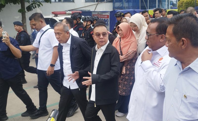 Kabupaten Bekasi - Wakil Ketua DPR RI Sufmi Dasco Ahmad bersama sejumlah pimpinan dan anggota DPR mendatangi pabrik PT Multistrada Arah Sarana, produsen ban Michelin, di kawasan Cikarang, Kabupaten Bekasi, Senin (3/11/2025).