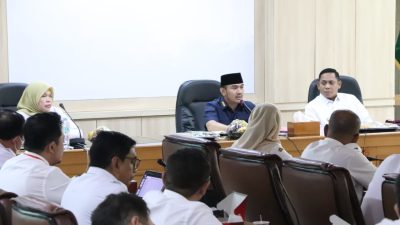 Kabupaten Bekasi - Bupati Bekasi, Ade Kuswara Kunang, saat Rapat Pimpinan di Gedung Bupati Bekasi, Rabu (5/11/2025). Foto: Ist/Gobekasi.id.