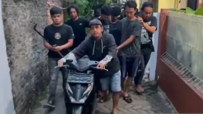 Kota Bekasi - Polda Metro Jaya menangkap lima anggota komplotan perampasan yang menggunakan modus kenalan online untuk menjebak korban di Bekasi. Foto: Ist/Gobekasi.id.