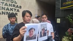 Kabupaten Bekasi - Seorang pria bernama Fendy (41) menjadi korban dugaan pengeroyokan yang dilakukan oknum anggota DPRD Kabupaten Bekasi berinisial N. Korban telah membuat laporannya ke Polda Metro Jaya, Jakarta Selatan, Rabu (26/11/2025). Foto: Tribunnews