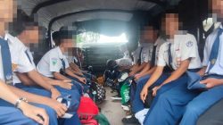 Kota Bekasi - Sebanyak 60 siswa ‘bader’ alias nakal dari 42 SMP di Kabupaten Bekasi dikirim ke barak militer di Batalyon Infanteri 202/Tajimalela untuk mengikuti Latihan Dasar Kepemimpinan Siswa (LDKS) 2025. Foto: Ist/Gobekasi.id.