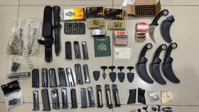 Bekasi - Senjata api dan amunisi yang disita Polda Metro Jaya. Foto: Ist