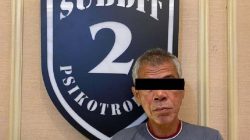 Kota Bekasi - Polisi menangkap seorang pria berinisial FD (61), dengan barang bukti ganja seberat 14,6 kilogram yang disembunyikan dalam dua kardus. Foto: Ist/Gobekasi.id.