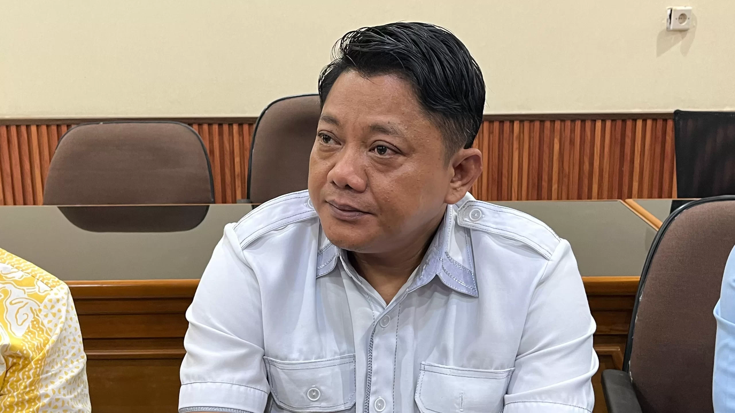 Kota Bekasi - Dirut Perumda Tirta Patriot, Ali Imam Faryadi saat dipanggil oleh DPRD Kota Bekasi, Senin (1/12/2025). Foto: Ist