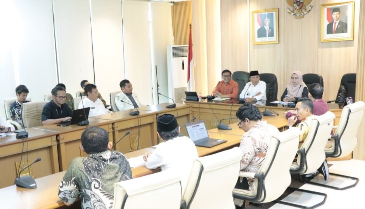 Kabupaten Bekasi - Rapat koordinasi lintas sektor membahas skema validasi data tunggal sosial dan ekonomi nasional Kabupaten Bekasi di Ruang Rapat Sekretariat Daerah, Lantai 2 Gedung Bupati Bekasi, Jumat (5/12/2025). Foto: Ist/Gobekasi.id.