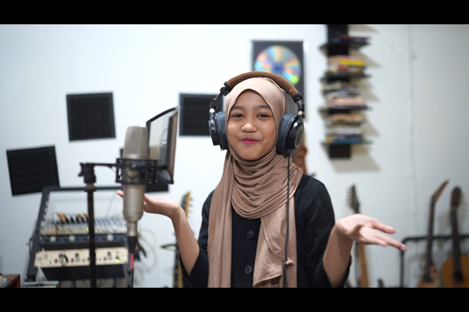 Ummu Alimin, orangtua dari seorang pengisi acara PNBK.