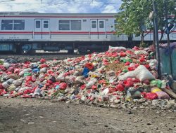 Sampah Menumpuk Sebulan, Warga Duren Jaya Bekasi Timur Resah