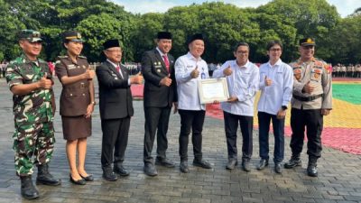 Kota Bekasi - Seremoni pelunasan utang PT Mitra Patriot kepada PT DAMRI di Plaza Pemerintah Kota Bekasi, Senin (22/12/2025). Foto: Ist