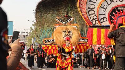 Kotaa Bekasi - Pertunjukan seni Reog di Jalan Ahmad Yani, Bekasi Selatan, Kota Bekasi. Foto: Ist/Gobekasi.id.