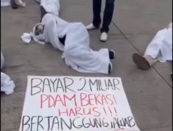 Protes ‘Pocong’ di Kantor Perumda Tirta Bhagasasi: Tuntutan Air Bersih Warga Jayasampurna