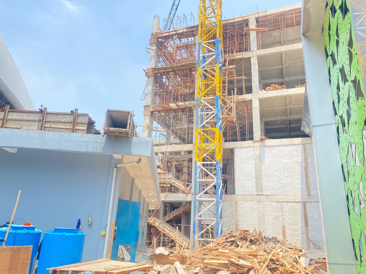 Kota Bekasi - Proyek pembangunan GOR Terpadu 10 lantai di Kompleks Stadion Patriot Candrabhaga. Foto: Gobekasi.id.