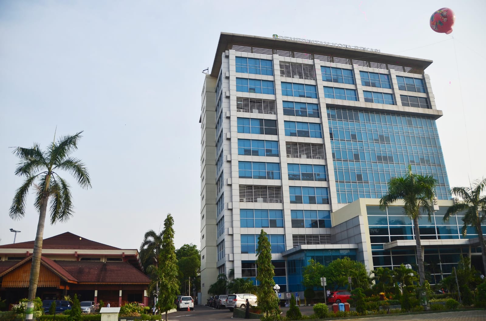 Kota Bekasi - Gedung 10 lantai Kantor Pemerintah Kota Bekasi. Foto: Septian/Gobekasi.id.