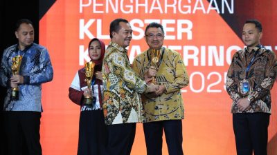 Kota Bekasi - Wakil Wali Kota Bekasi, Abdul Harris Bobihoe, pada pada ajang Innovative Government Award (IGA). Bekasi meraih predikat Kota Terinovatif Peringkat Ke-3 Tingkat Nasional. Foto: Ist/Gobekasi.id.
