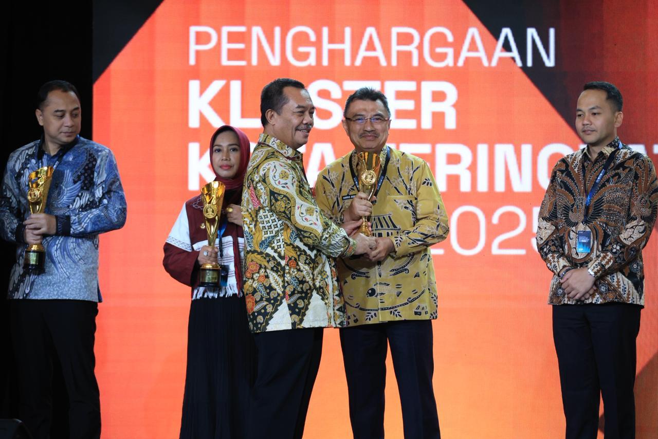Kota Bekasi - Wakil Wali Kota Bekasi, Abdul Harris Bobihoe, pada pada ajang Innovative Government Award (IGA). Bekasi meraih predikat Kota Terinovatif Peringkat Ke-3 Tingkat Nasional. Foto: Ist/Gobekasi.id.