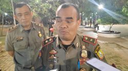 Kota Bekasi - Kasatpol PP Kota Bekasi, Nesan Sujana saat diwawancara wartawan. Foto: Septian/Gobekasi.id.